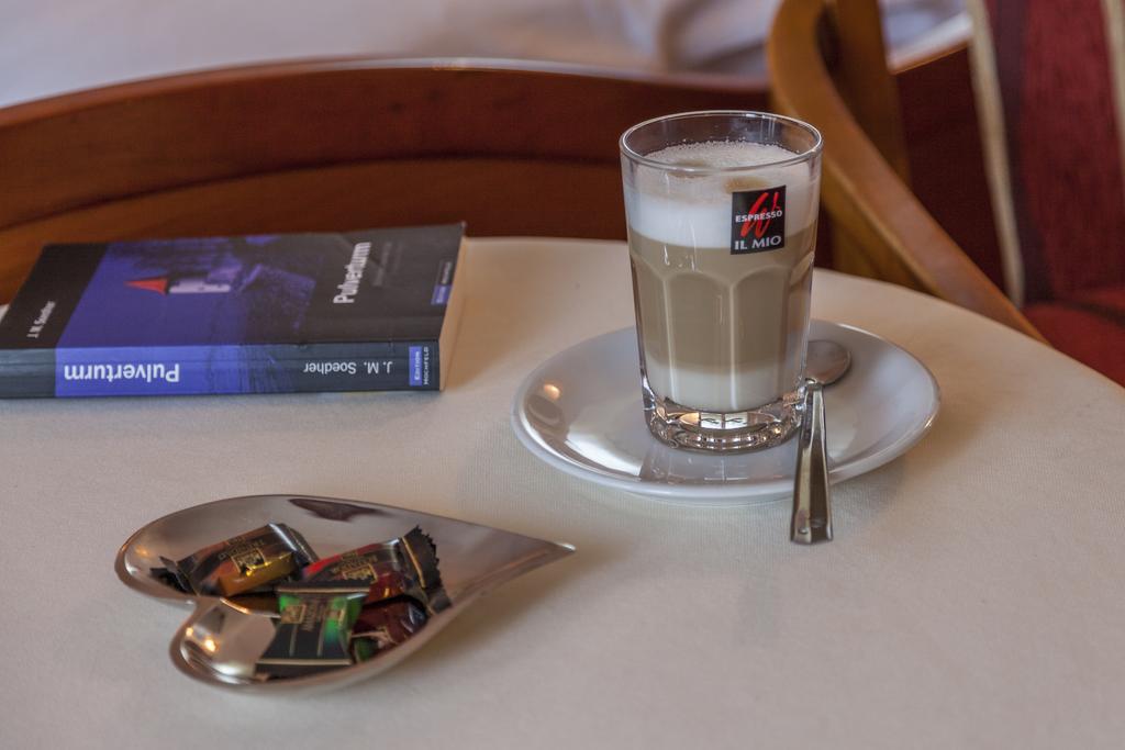 Hotel Restaurant Hansjakob Hagnau Rum bild